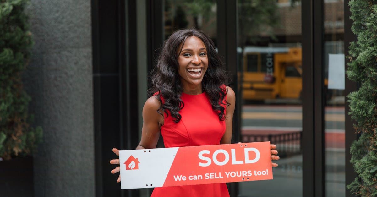 What is the difference between a commercial agent and a broker?