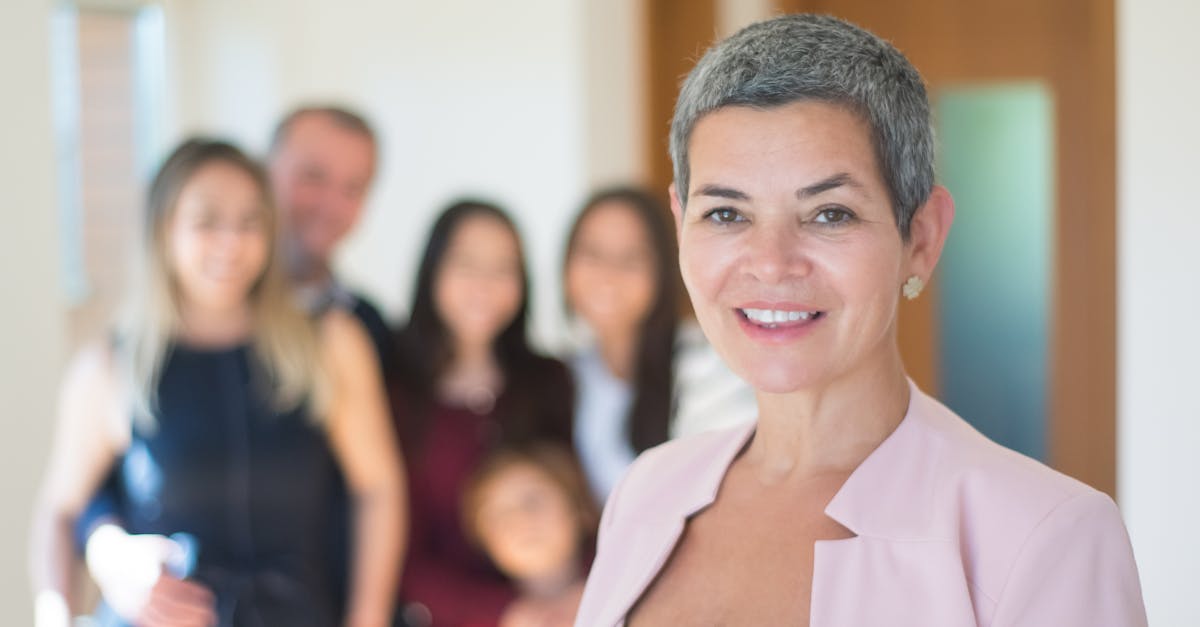 Who is the richest commercial real estate agent?